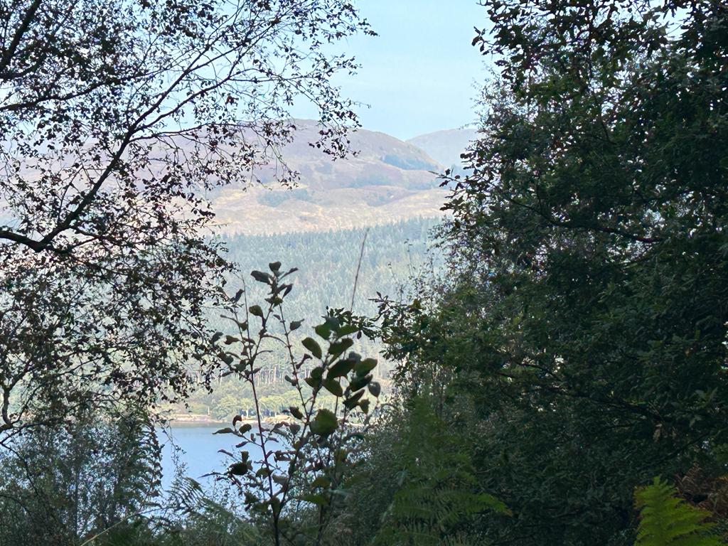 Rowardennan to Inveranan: Coffee break at Inversnaid Hotel